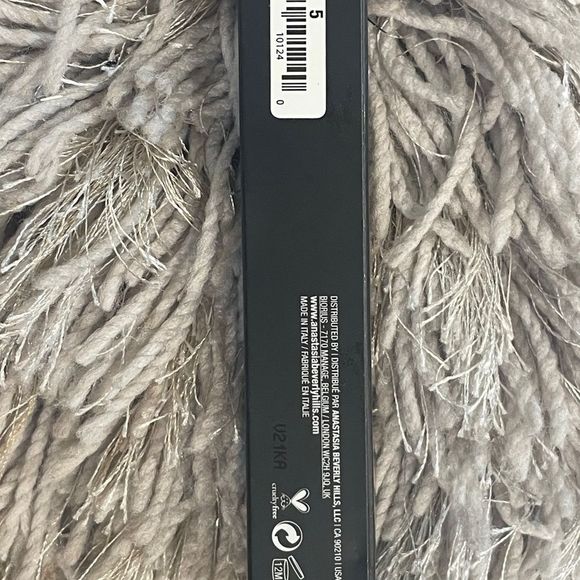 Anastasia Beverly Hills Magic Touch Concealer Shade 5 - Picture 7 of 8